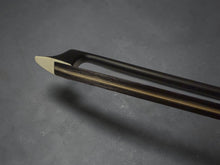 Load image into Gallery viewer, Spectrum Trio Bow - Violin 4/4
